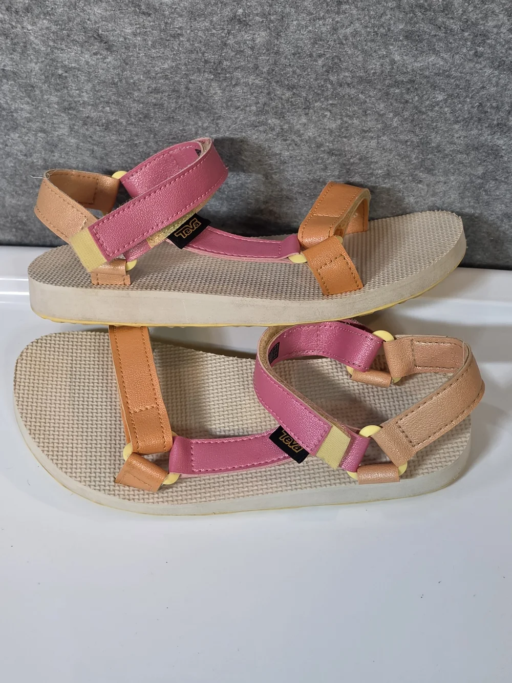Teva Strappy Sandals Big Kids Size 3